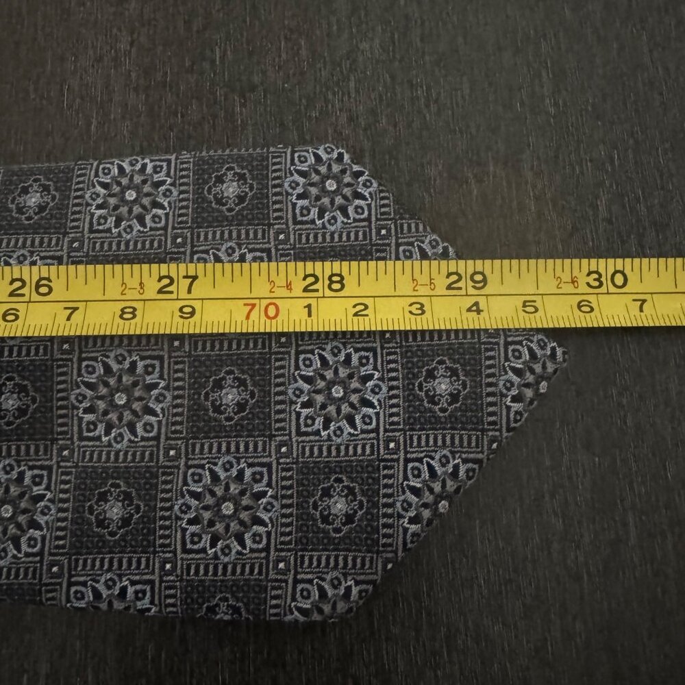JOS.A. Bank Reserve Mens 100% Silk Necktie Geometric Pattern In Black & Gray - Picture 8 of 8